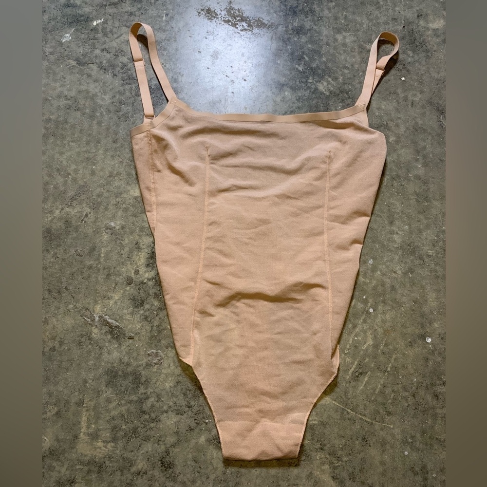 SKIMS Bodysuit - Picture 2 of 6